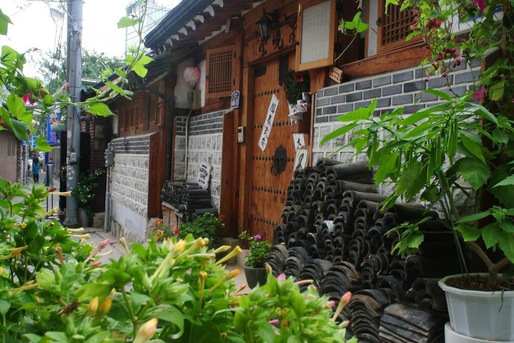 Namhyundang - Hanok Korean Traditional House โซล ภายนอก รูปภาพ