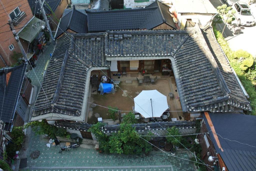 Namhyundang - Hanok Korean Traditional House โซล ภายนอก รูปภาพ