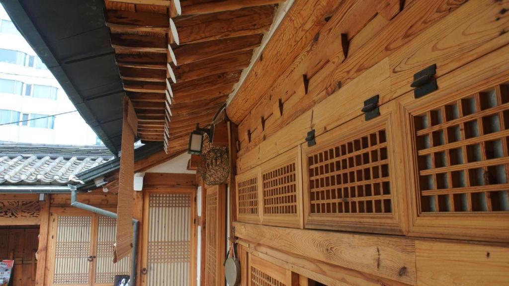 Namhyundang - Hanok Korean Traditional House โซล ภายนอก รูปภาพ