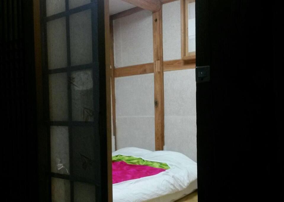 Namhyundang - Hanok Korean Traditional House โซล ภายนอก รูปภาพ