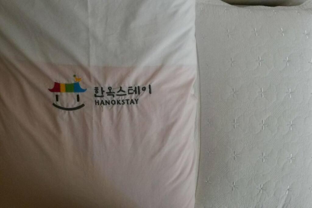 Namhyundang - Hanok Korean Traditional House โซล ภายนอก รูปภาพ