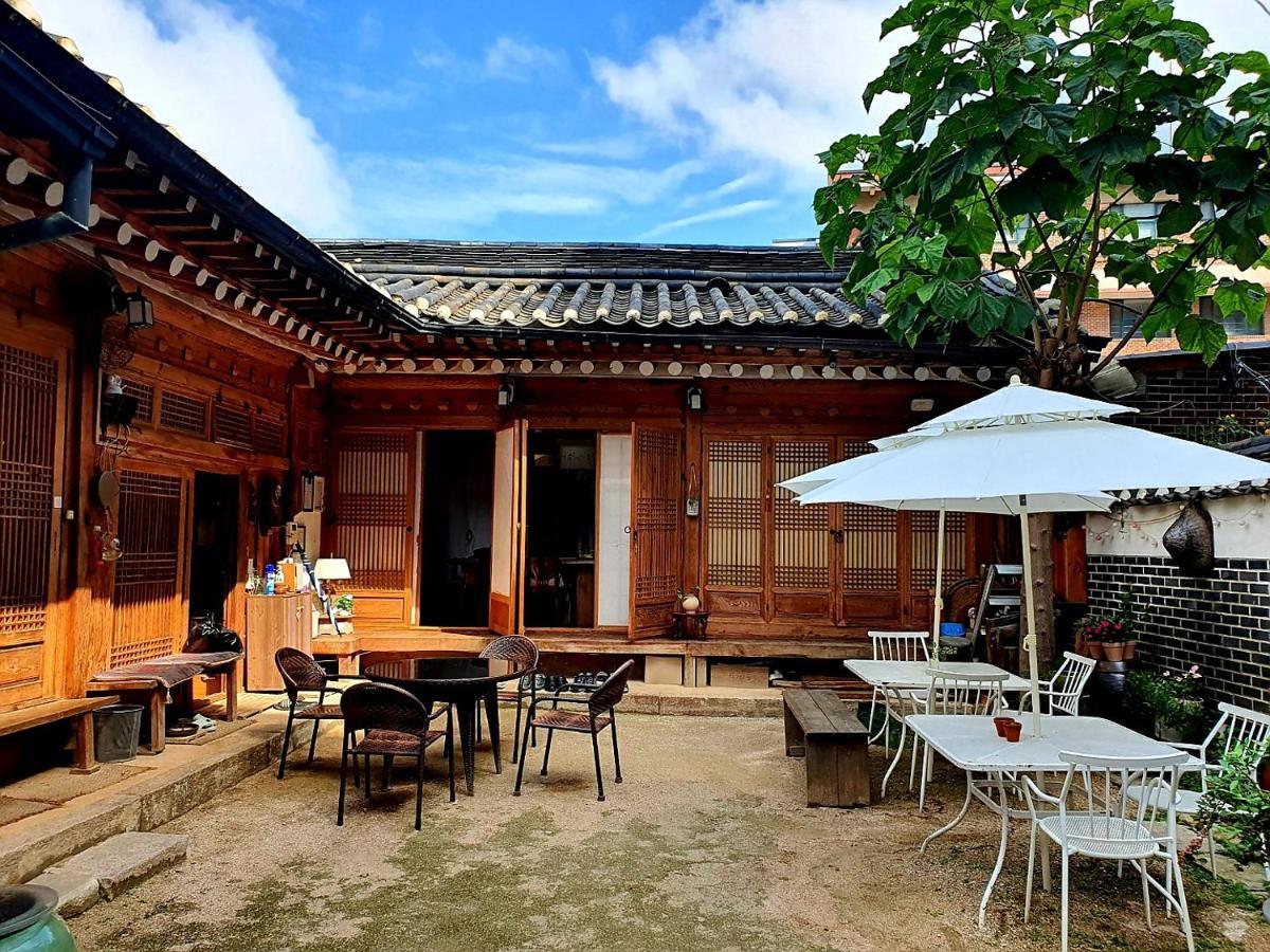 Namhyundang - Hanok Korean Traditional House โซล ภายนอก รูปภาพ