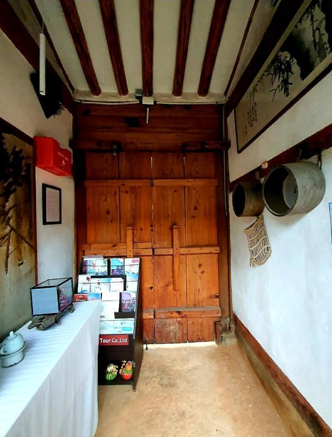 Namhyundang - Hanok Korean Traditional House โซล ภายนอก รูปภาพ