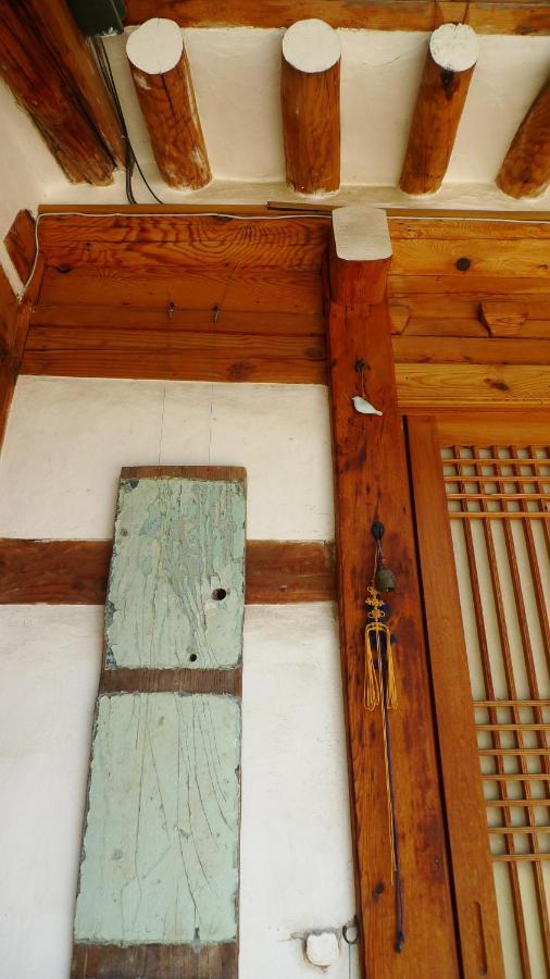 Namhyundang - Hanok Korean Traditional House โซล ภายนอก รูปภาพ