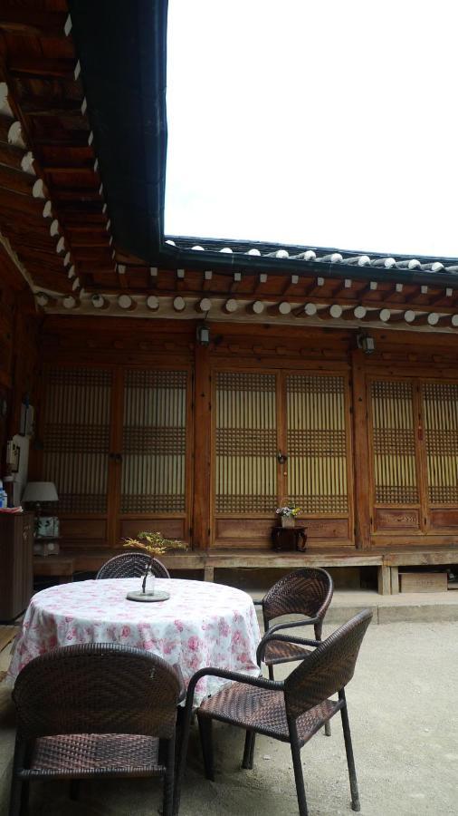 Namhyundang - Hanok Korean Traditional House โซล ภายนอก รูปภาพ
