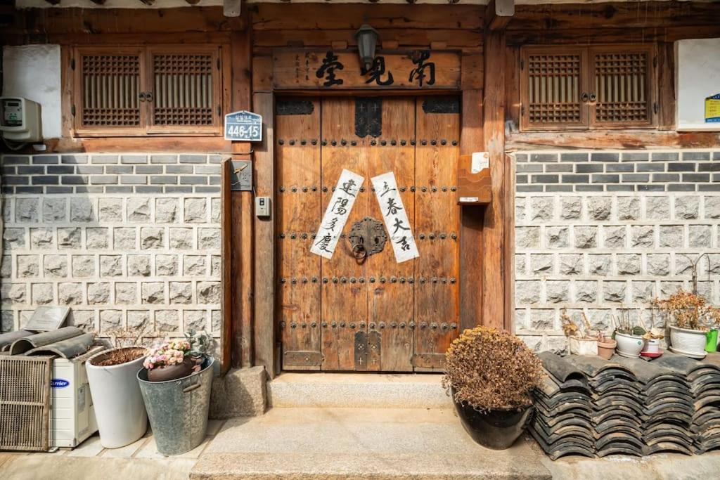 Namhyundang - Hanok Korean Traditional House โซล ภายนอก รูปภาพ