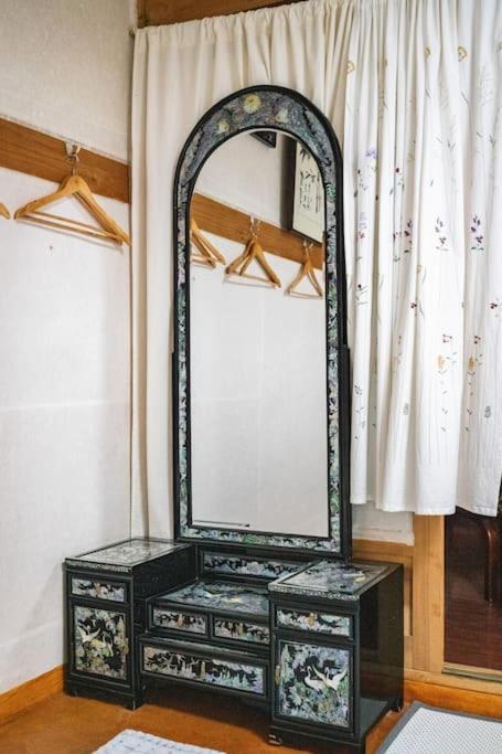 Namhyundang - Hanok Korean Traditional House โซล ภายนอก รูปภาพ