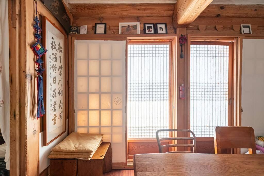 Namhyundang - Hanok Korean Traditional House โซล ภายนอก รูปภาพ