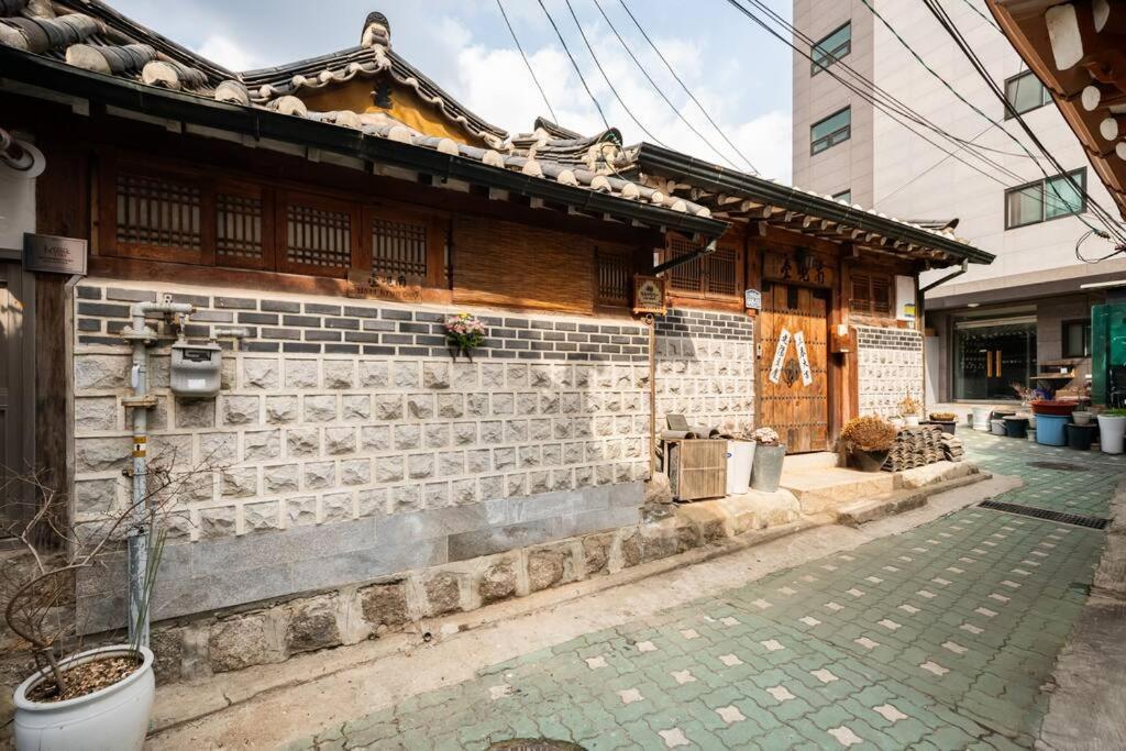 Namhyundang - Hanok Korean Traditional House โซล ภายนอก รูปภาพ